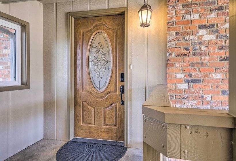 Farmhouse W/ Game Room, 1 Mi To Lake Lowell!