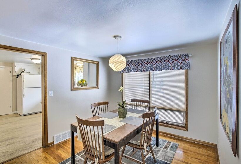 Green Bay Home: 3 Blocks To Lambeau Field!