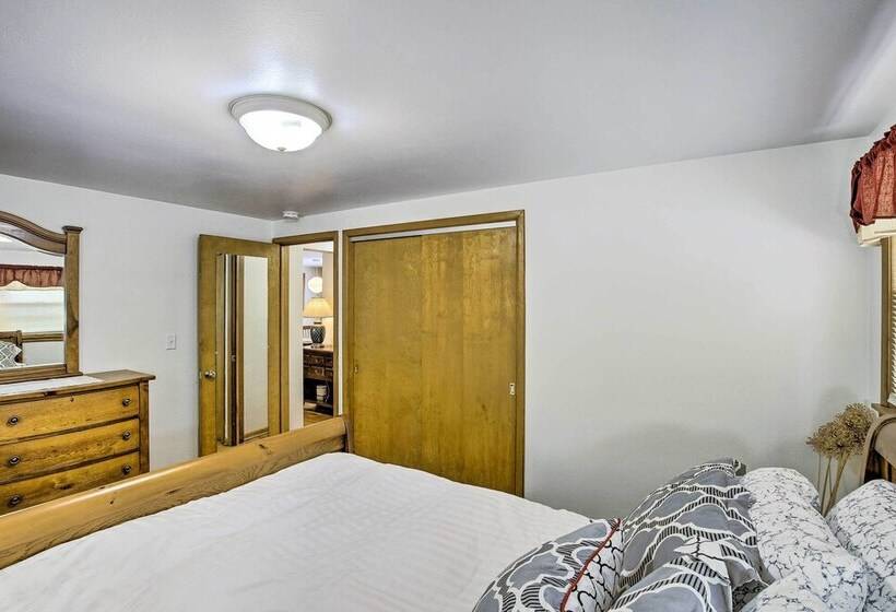 Green Bay Home: 3 Blocks To Lambeau Field!