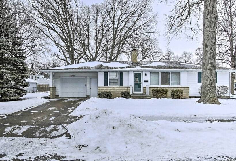 Green Bay Home: 3 Blocks To Lambeau Field!