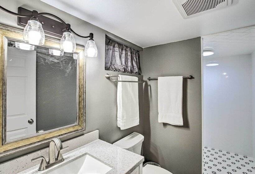 Green Bay Home: 3 Blocks To Lambeau Field!