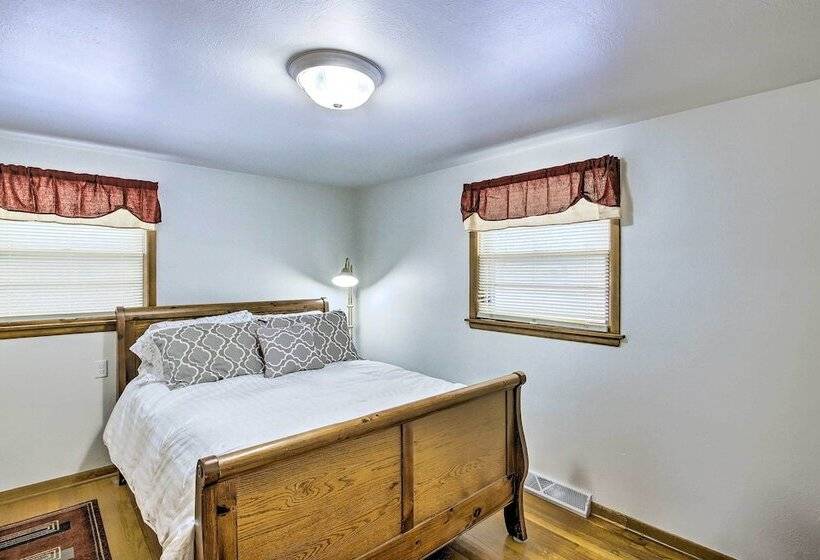 Green Bay Home: 3 Blocks To Lambeau Field!