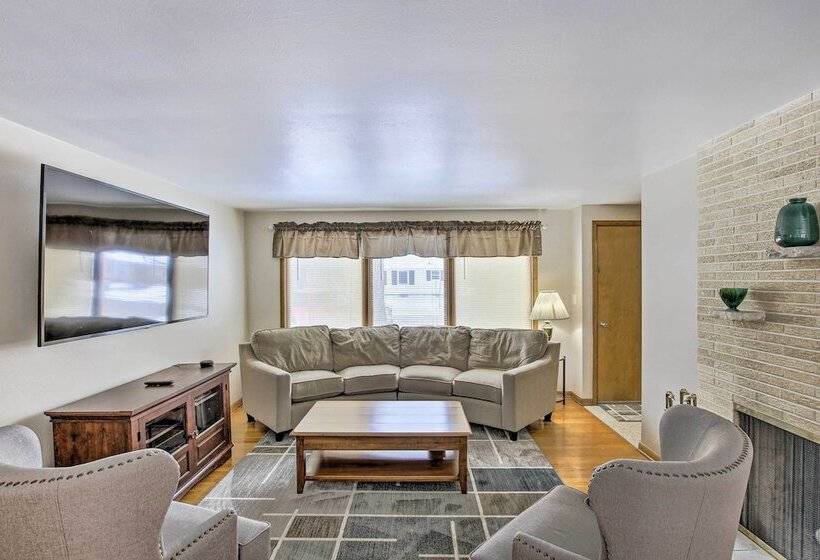 Green Bay Home: 3 Blocks To Lambeau Field!