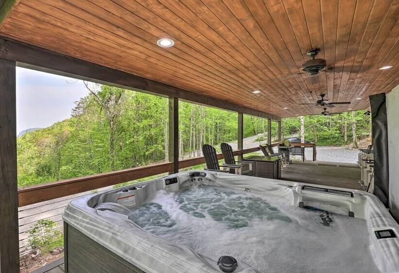 Hendersonville Cabin W/ Deck & Mountain Views