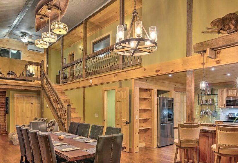 Hendersonville Cabin W/ Deck & Mountain Views