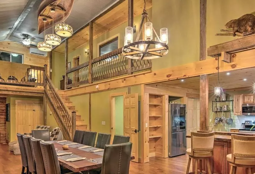Hendersonville Cabin W/ Deck & Mountain Views