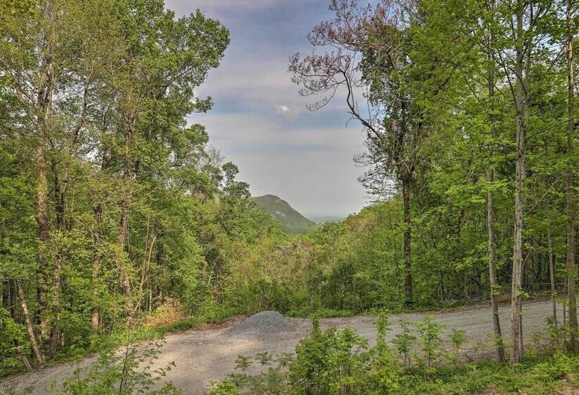 Hendersonville Cabin W/ Deck & Mountain Views