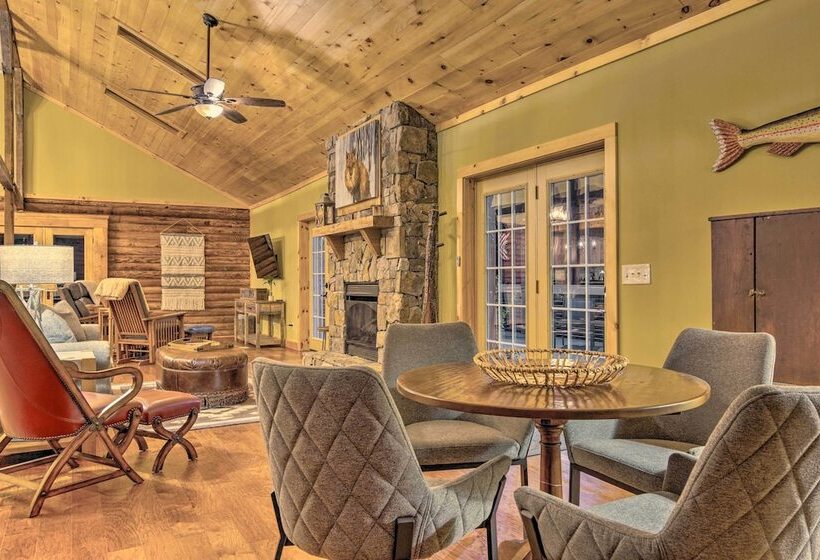 Hendersonville Cabin W/ Deck & Mountain Views