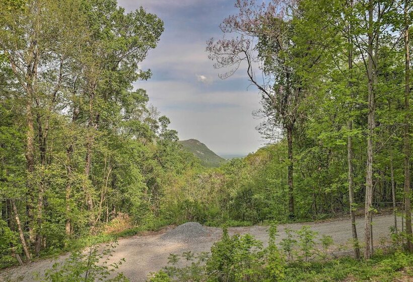 Hendersonville Cabin W/ Deck & Mountain Views