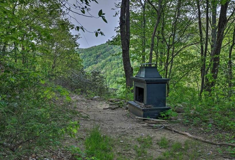 Hendersonville Cabin W/ Deck & Mountain Views