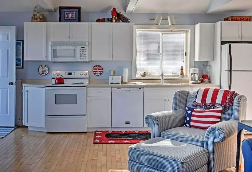 Heron Cottage  On Casco Bay W/ Deck & Boat Dock!