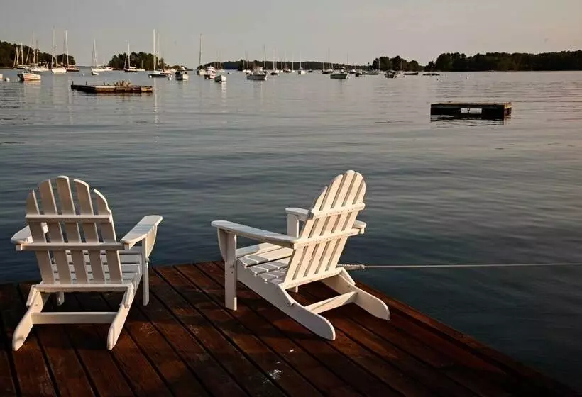 Heron Cottage  On Casco Bay W/ Deck & Boat Dock!