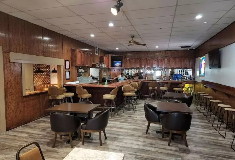 Hotelli Delta Queen Lodge Bar Restaurant