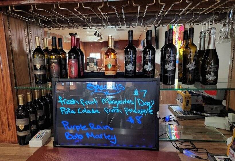 Отель Delta Queen Lodge Bar Restaurant