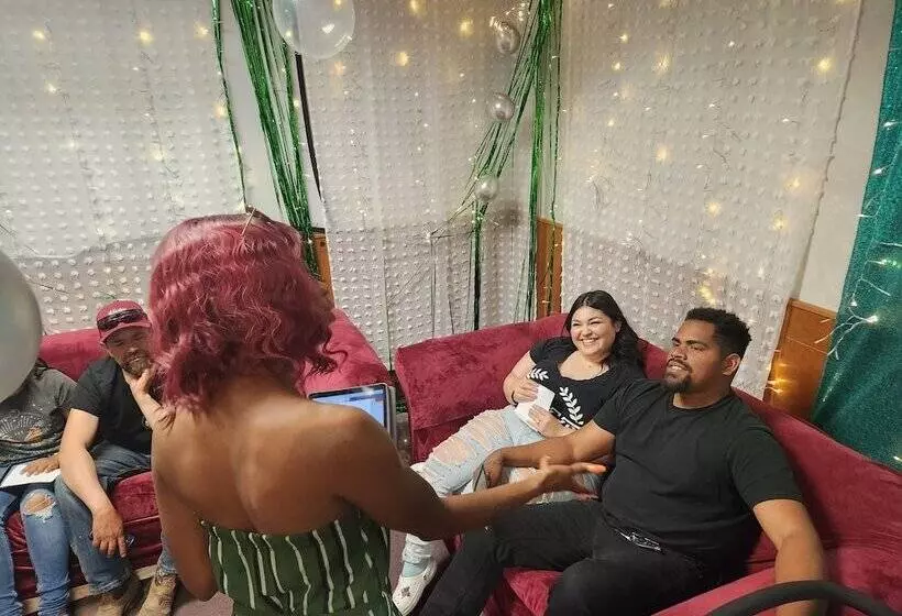 Hotelli Delta Queen Lodge Bar Restaurant