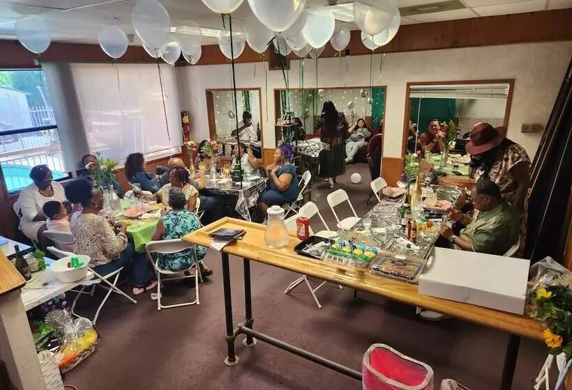 Hotelli Delta Queen Lodge Bar Restaurant