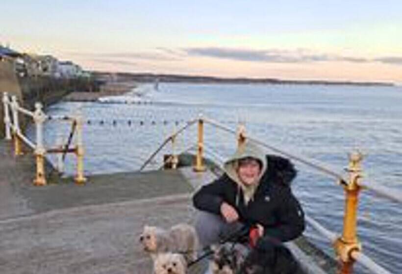 Immaculate 2 Bed Cottage   Free Wifi