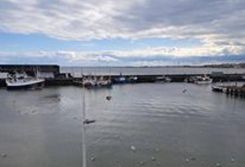 Immaculate 2 Bed Cottage   Free Wifi