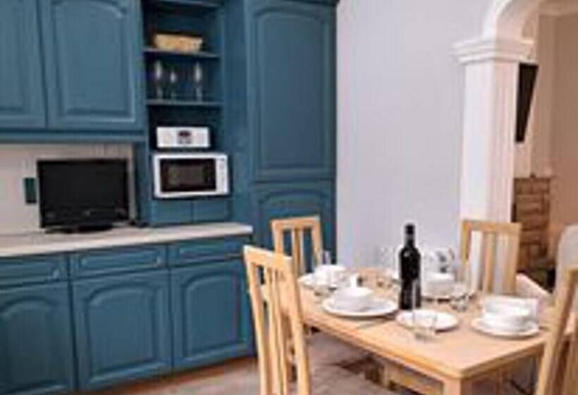 Immaculate 2 Bed Cottage   Free Wifi