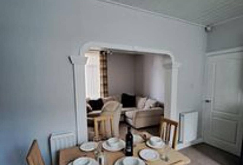 Immaculate 2 Bed Cottage   Free Wifi