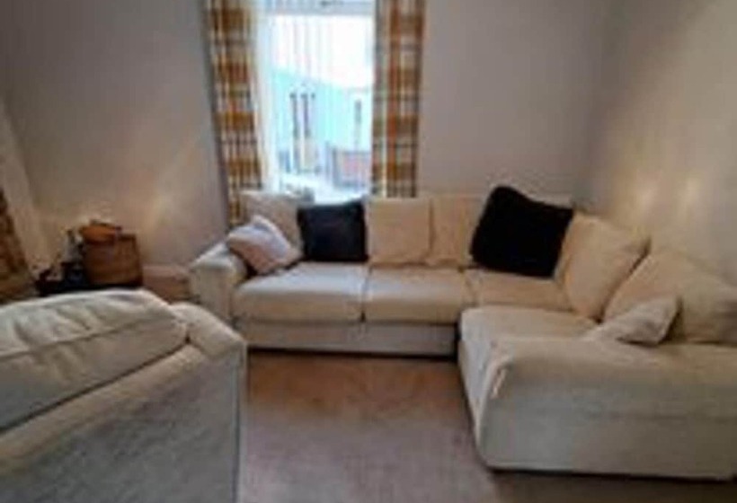 Immaculate 2 Bed Cottage   Free Wifi