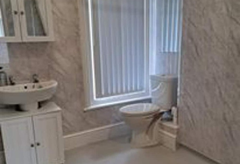 Immaculate 2 Bed Cottage   Free Wifi