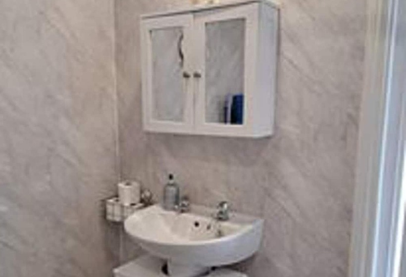 Immaculate 2 Bed Cottage   Free Wifi