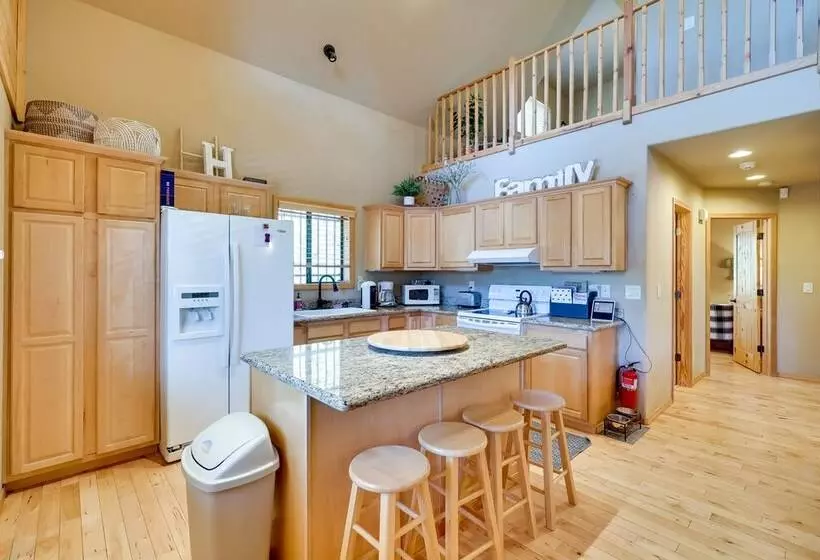 Dog Friendly Nutrioso Cabin W/ Wraparound Porch!