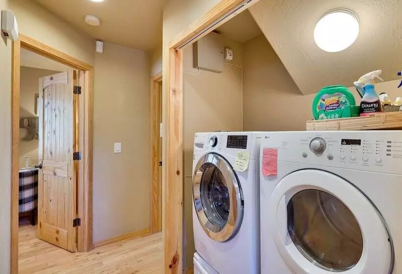 Dog Friendly Nutrioso Cabin W/ Wraparound Porch!