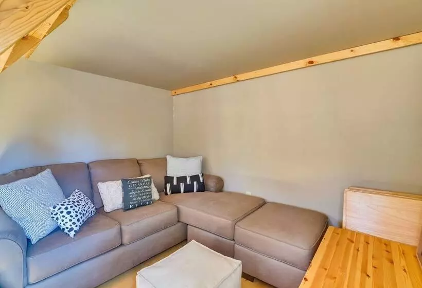 Dog Friendly Nutrioso Cabin W/ Wraparound Porch!