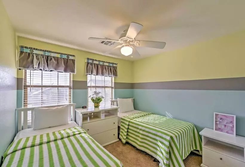 Inviting Surprise Home W/ Private Pool, Near Golf!