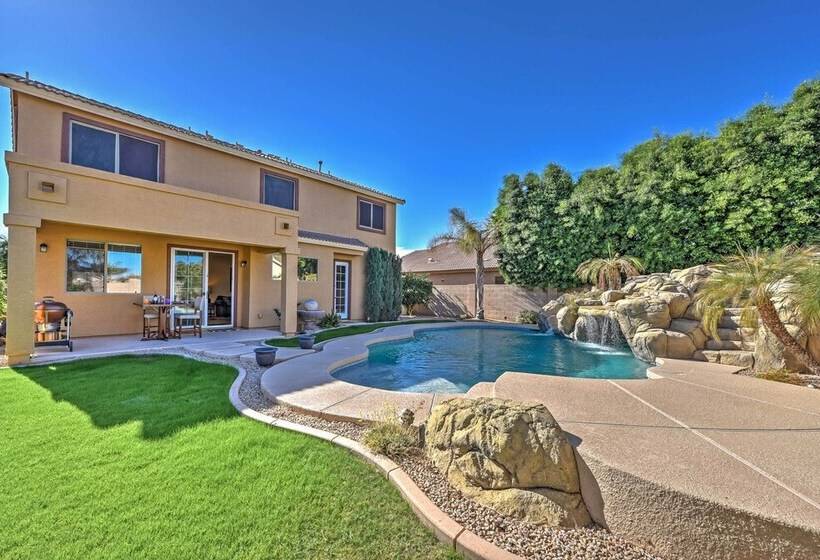 Inviting Surprise Home W/ Private Pool, Near Golf!