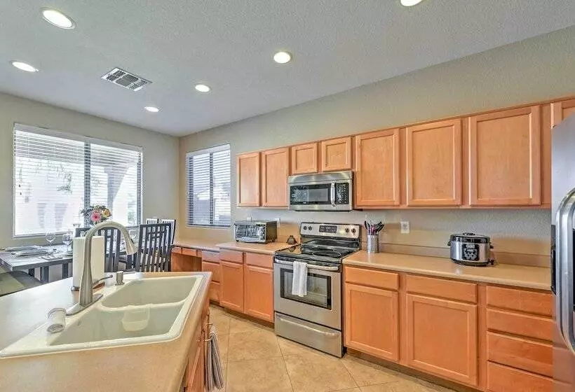 Inviting Surprise Home W/ Private Pool, Near Golf!