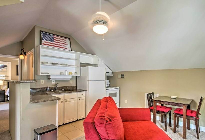 Lakefront Oasis With Deck & Outdoor Kitchen!