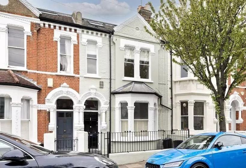 Family Home Near Clapham Common By Underthedoormat