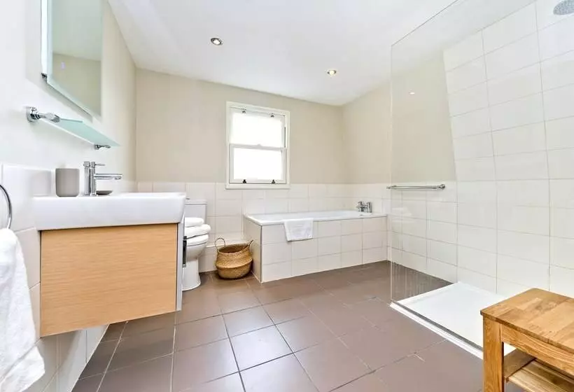 Family Home Near Clapham Common By Underthedoormat