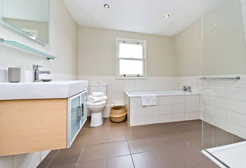 Family Home Near Clapham Common By Underthedoormat