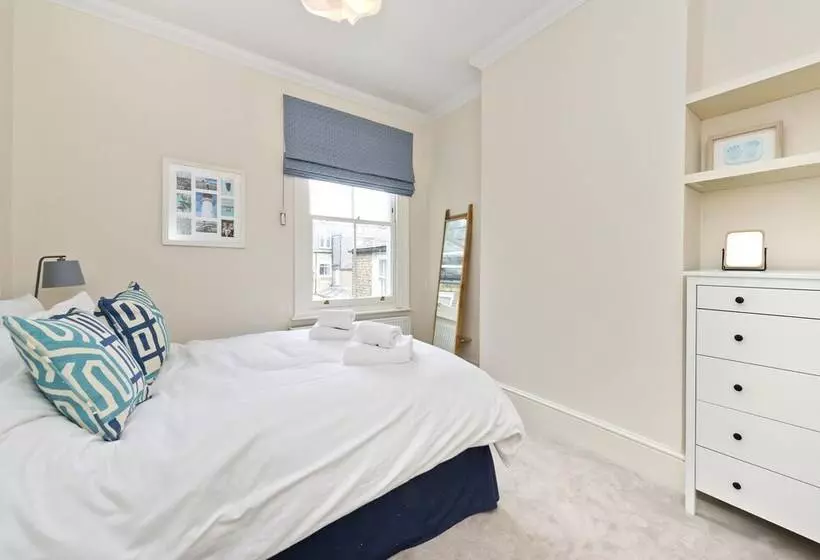 Family Home Near Clapham Common By Underthedoormat