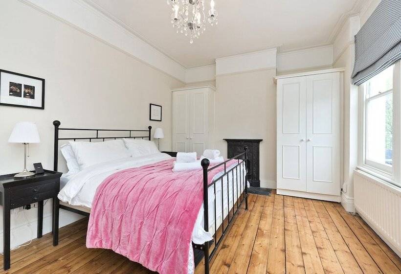 Family Home Near Clapham Common By Underthedoormat