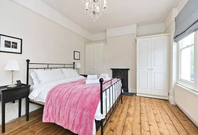 Family Home Near Clapham Common By Underthedoormat