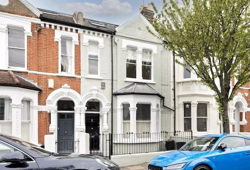 Family Home Near Clapham Common By Underthedoormat