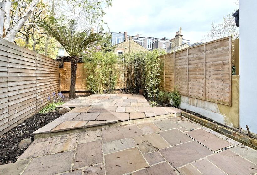 Family Home Near Clapham Common By Underthedoormat