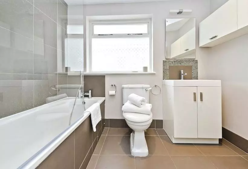 Family Home Near Clapham Common By Underthedoormat