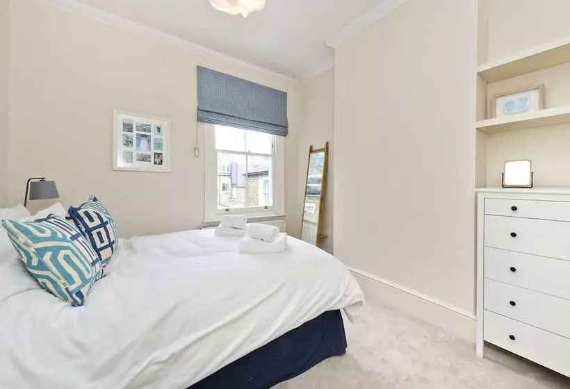 Family Home Near Clapham Common By Underthedoormat