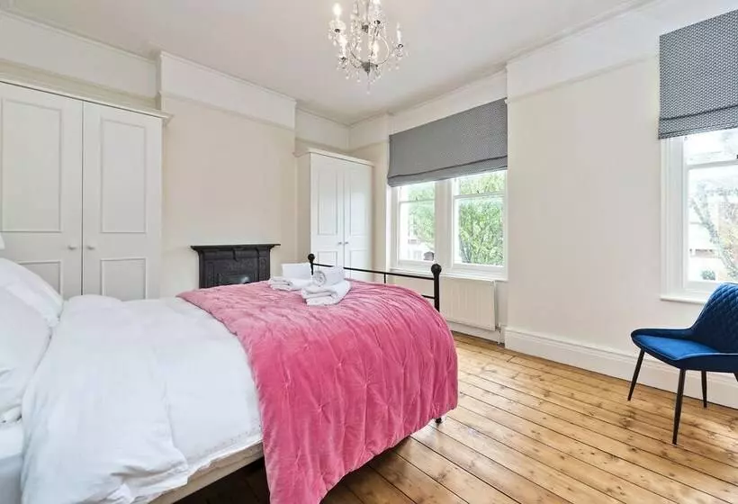 Family Home Near Clapham Common By Underthedoormat