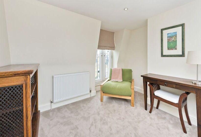 Family Home Near Clapham Common By Underthedoormat