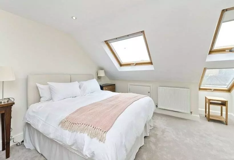 Family Home Near Clapham Common By Underthedoormat