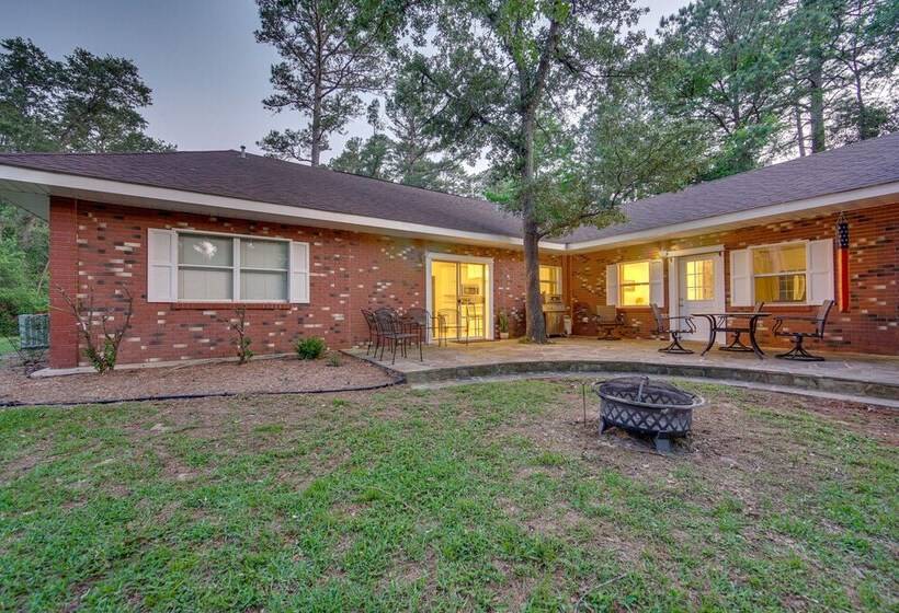 Lovely Hawkins Home W/ Patio & Hangar Garage!