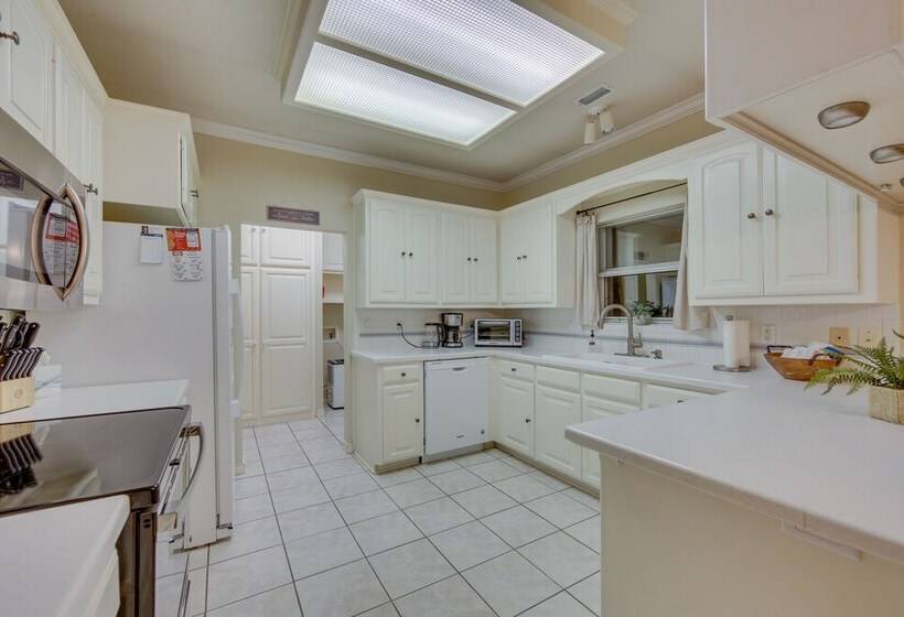 Lovely Hawkins Home W/ Patio & Hangar Garage!