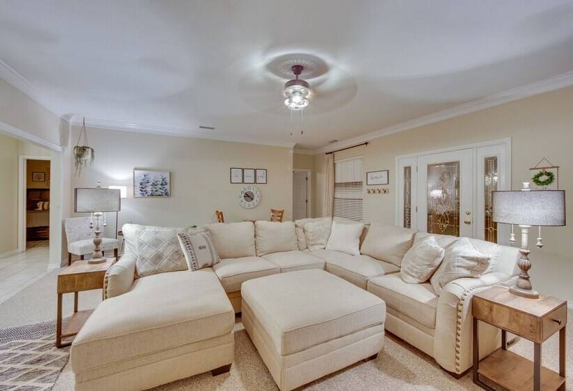 Lovely Hawkins Home W/ Patio & Hangar Garage!